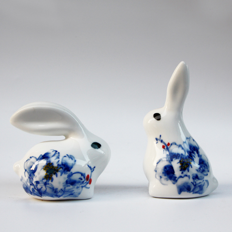 青花瓷陶瓷兔子摆件小公仔客厅电视柜酒柜桌面软装饰品生日礼物