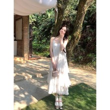 法式白色吊带连衣裙女夏季气质V领蕾丝花边蛋糕裙海边度假长裙子