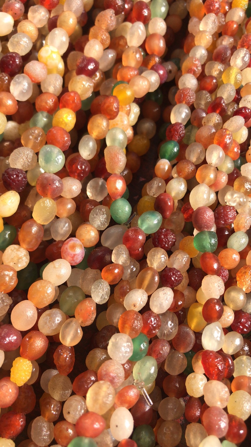 批发阿拉善戈壁原石玛瑙彩色三圈手缠饰品