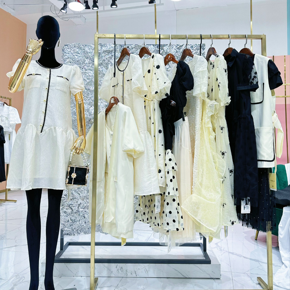 小鱼仔品牌折扣女装撤柜尾货外贸女装夏季连衣裙上衣裙子直播货源