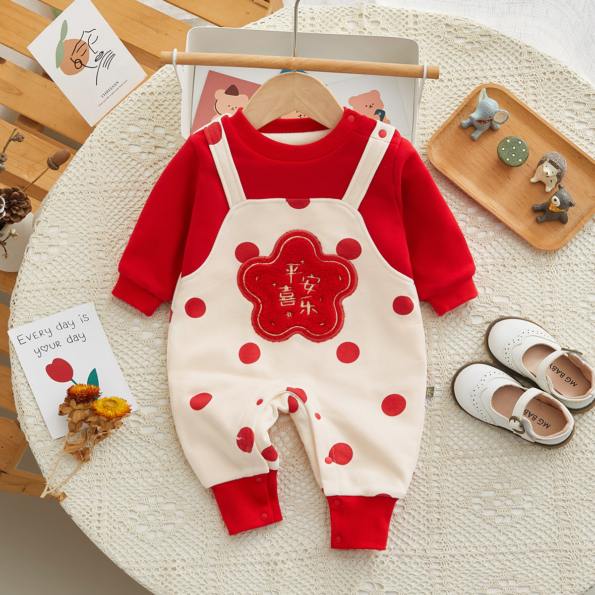 婴儿衣服冬季加绒新生儿衣服喜庆婴儿连体衣百天周岁礼服宝宝衣服