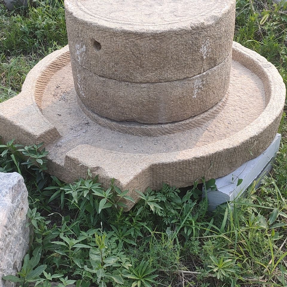 农村老旧石磨旧石器古建筑整套石磨盘展览摆件手推石磨子特大家用