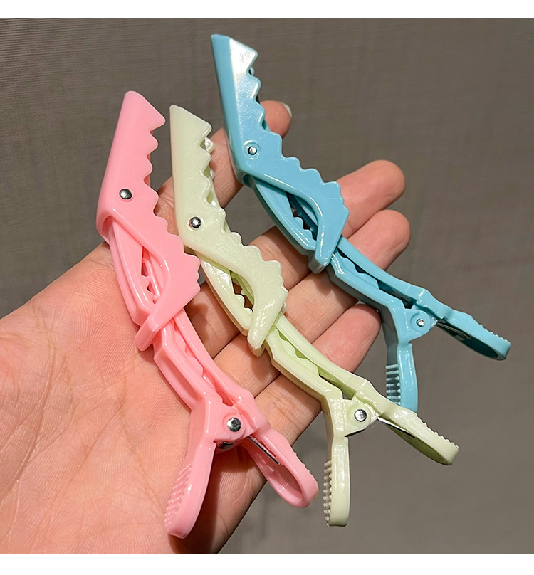 三个装刘海鸭嘴鳄鱼发夹发卡侧边定位理发化妆师美妆夹子批发