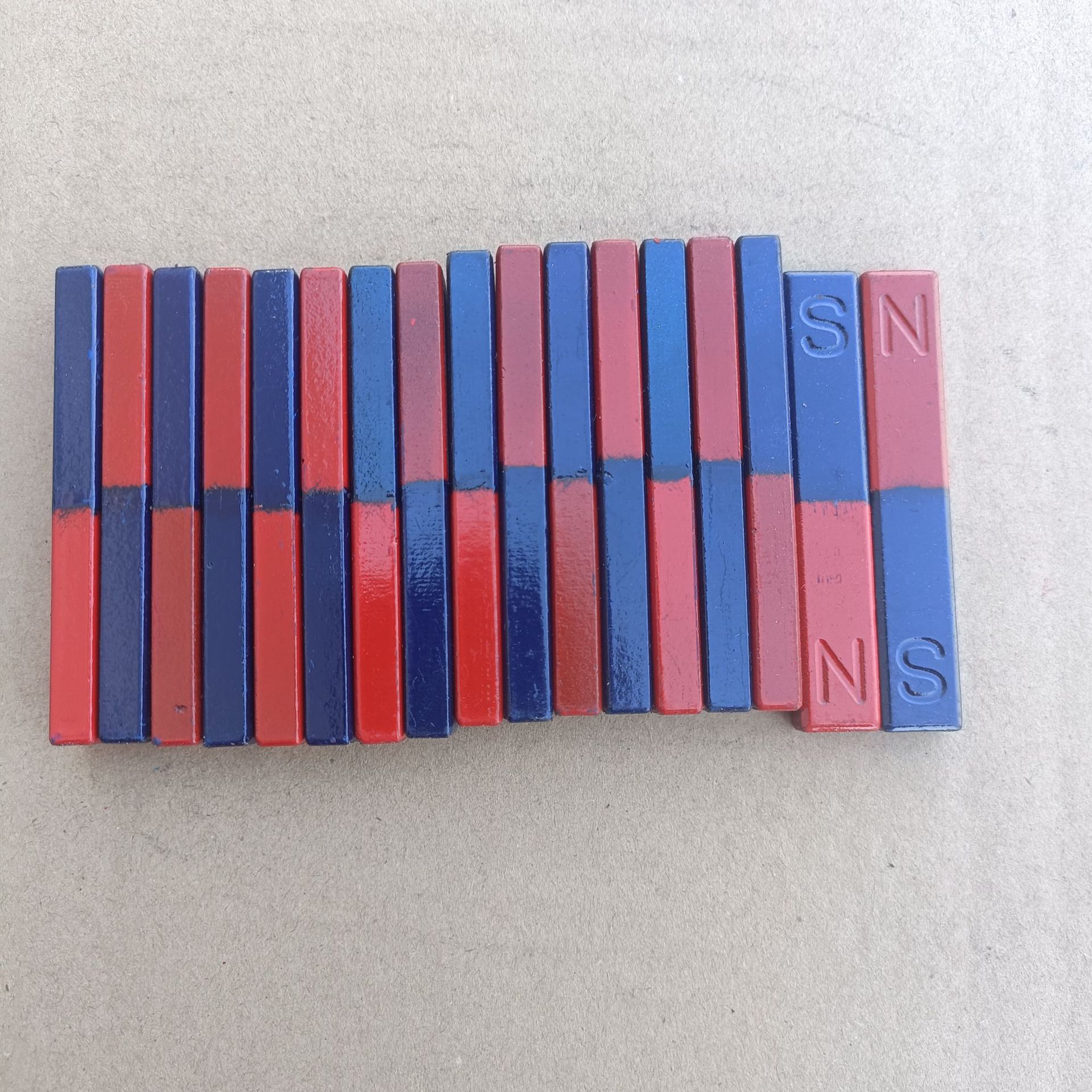 f70*12*7 厂家现货 条形教学磁铁 n极s极喷漆磁铁-阿里巴巴
