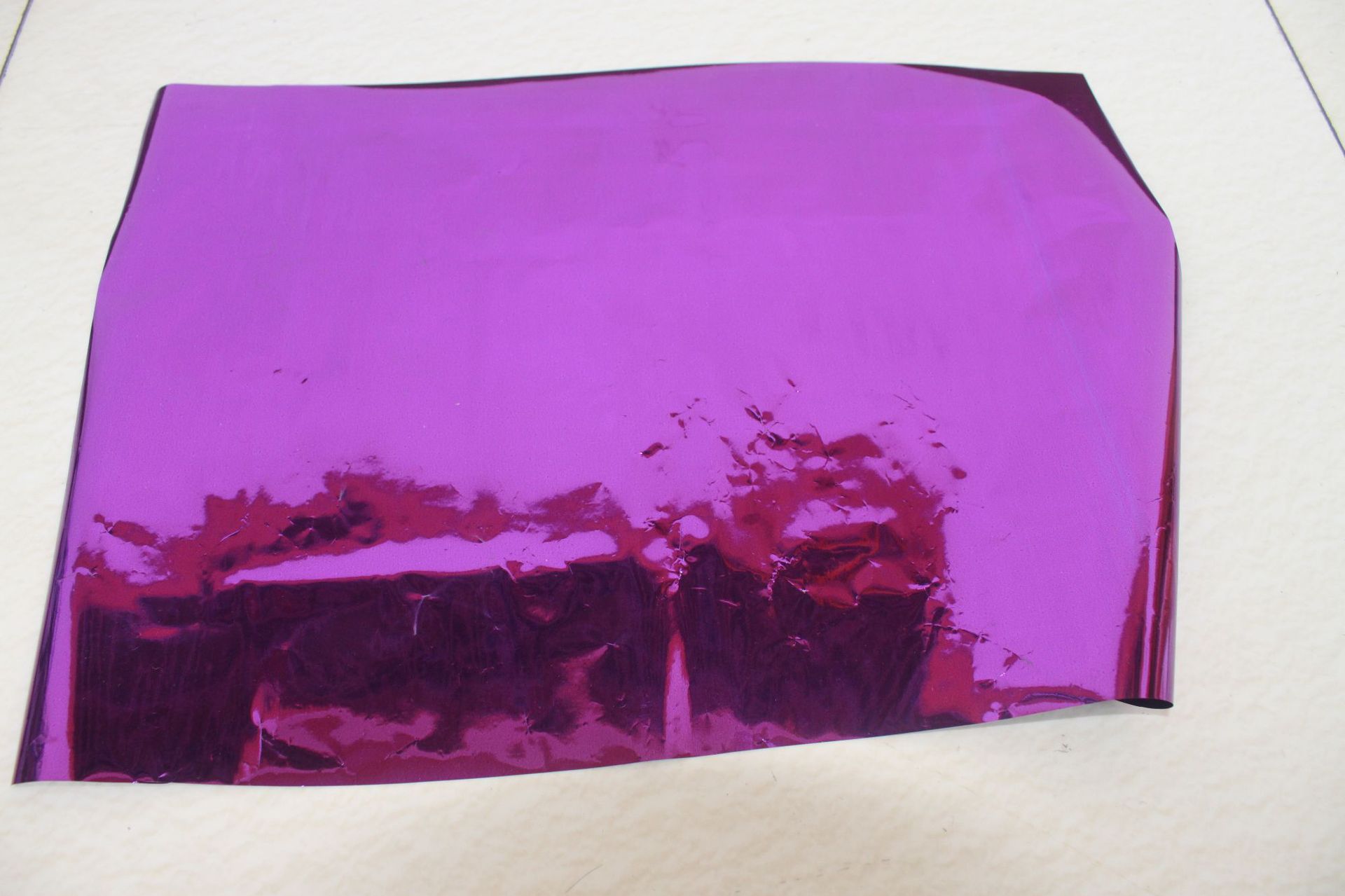 镭射彩反光纸切割乱丝片幻彩红片珠光白七彩纸仿生鱼皮假鱼皮