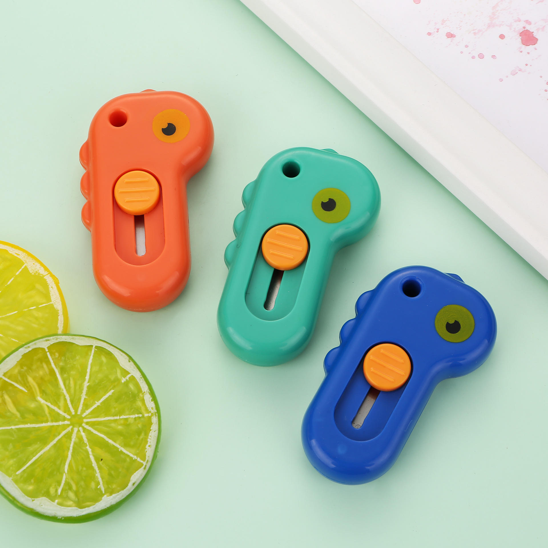 先锋小恐龙迷你美工刀散货便携小号学生美工刀快递开箱拆信封裁纸