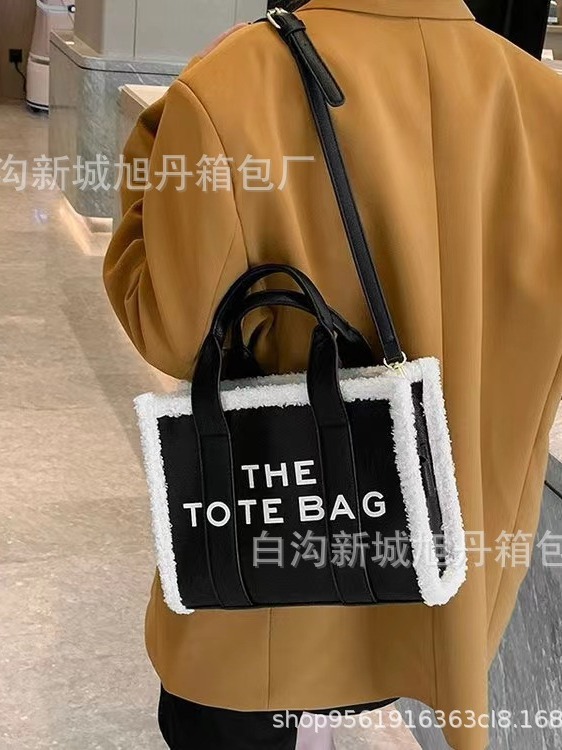 Women's Messenger Bag Special-Interest Design Trendy 2023 Hot Sale European and American Shoulder Bag Commuter Portable Lamb Wool Tote Bag