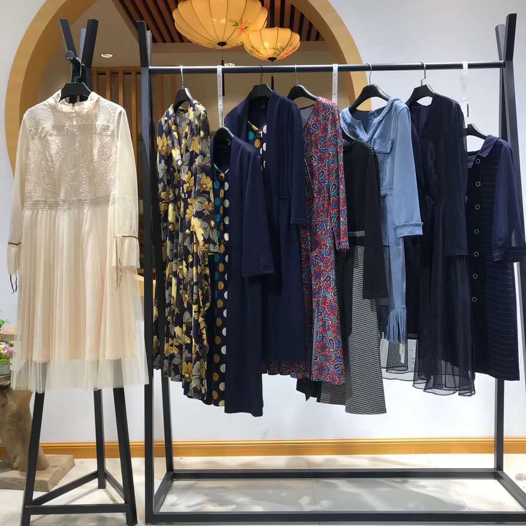 大码琦丽莎2022春装新款品牌女装连衣裙实体直播品牌折扣走份女装