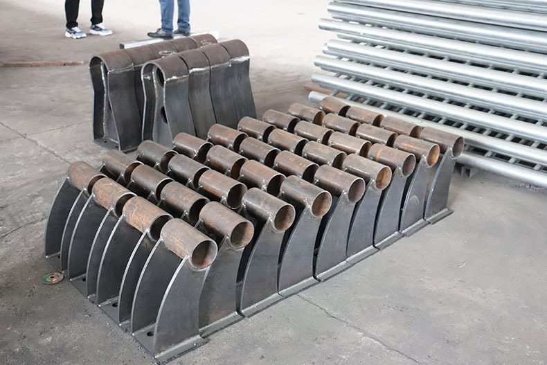 厂家销售护栏立柱 桥梁防撞不锈钢栏杆立柱批发 球墨铸铁护栏立柱