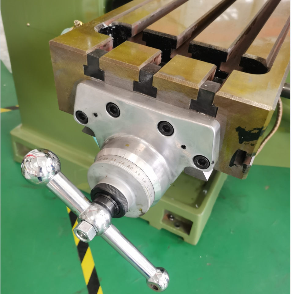 炮塔式铣床x轴左右轴承座