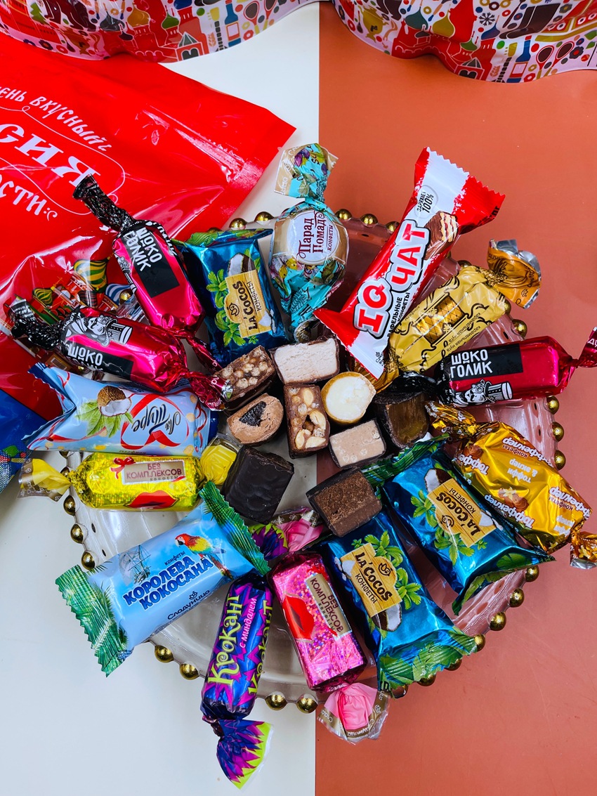 俄罗斯进口散装糖混拼混装糖果巧克力花生糖牛轧糖婚庆喜糖一斤装