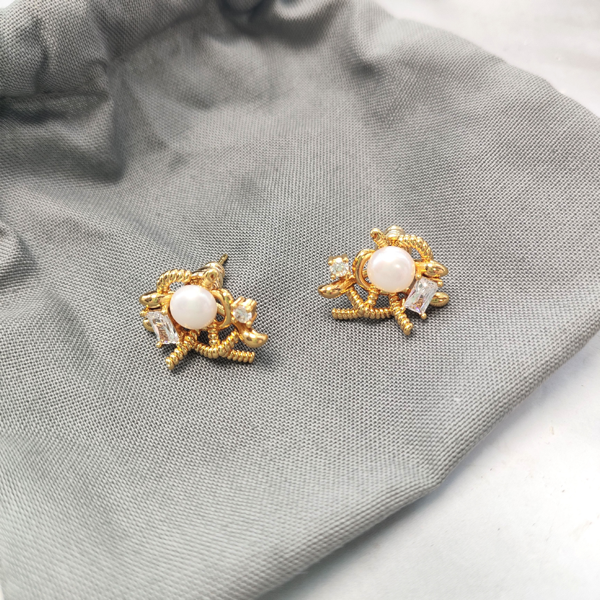 小众bv镶钻补丁耳钉个性田园风小香珍珠耳钉轻奢百搭网红通勤耳环