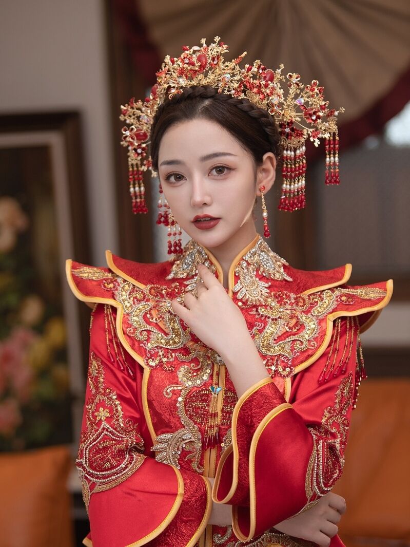 2023新款秀禾服新娘头饰中式大气镀金凤冠结婚红色秀禾发饰饰品女