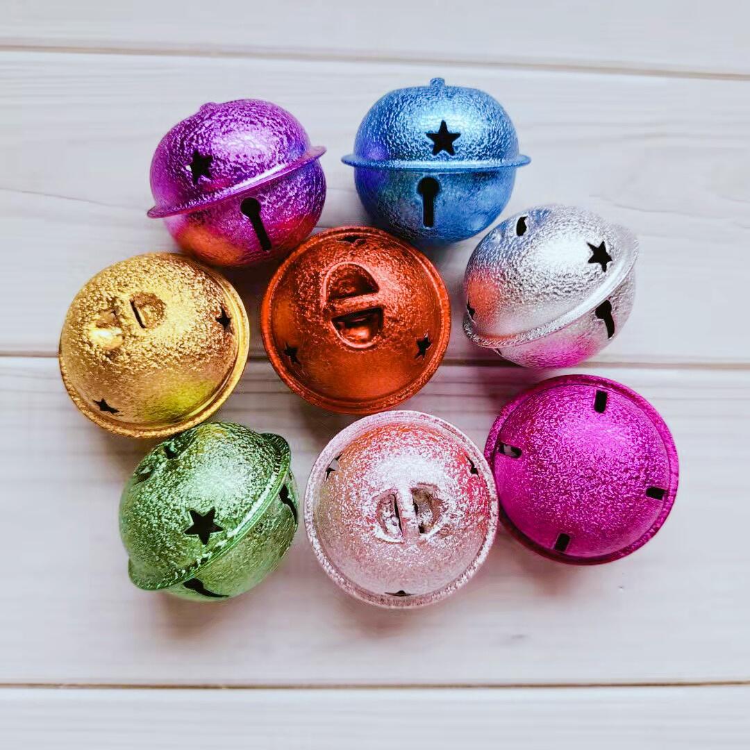 铃铛颜色是调色,不同批次都会有点色差,属于正常现象.