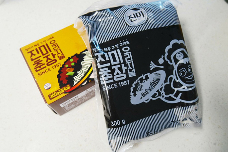 韩国真味春酱炸酱面专用酱料300克*30盒整箱杂酱面酱黑酱拌面酱