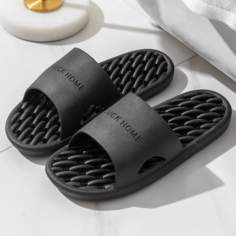 New PVC Hollow-out Home Bathroom Slippers Four Seasons Universal Couple Bathing Non-Slip Leaking Slippers