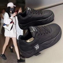 红青蜓踩屎感真皮面包鞋女2025春秋季爆款厚底板鞋小白运动休闲鞋