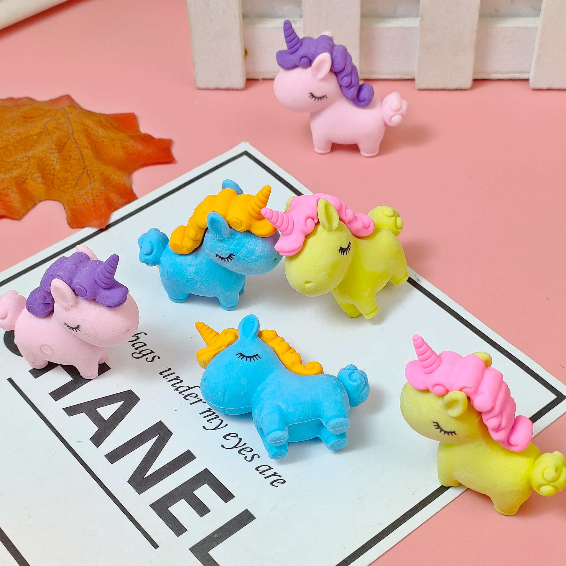 7cm装箱:720个一箱,一箱20盒,一盒36个材质:塑料 橡皮名称:独角兽橡皮