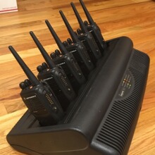 适用摩托罗拉apx8000apx6000/7000/srx2200对讲机充电器nntn8845a