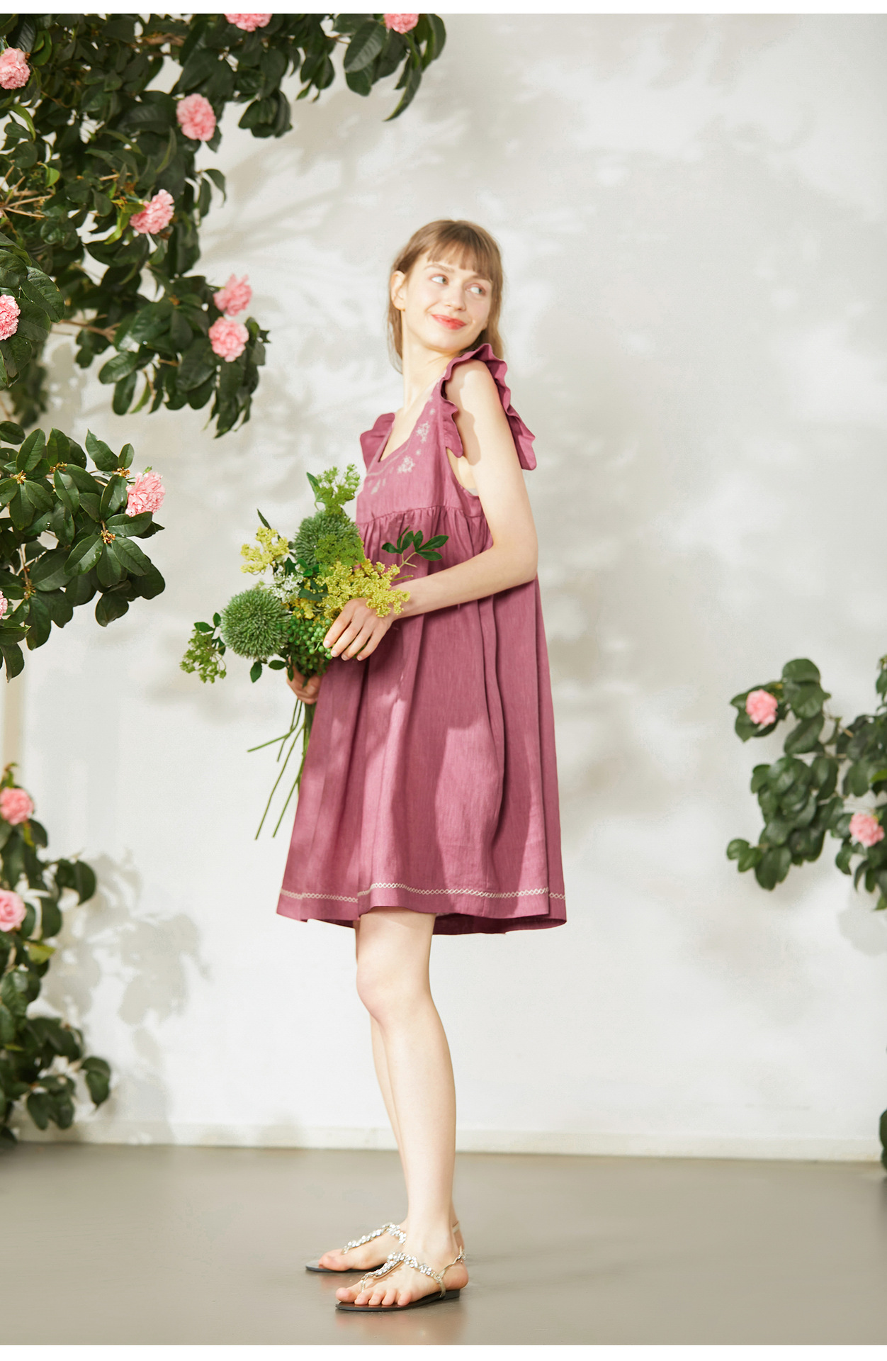 厂家直销亚麻无袖连衣裙荷叶边方领绣花娃娃裙少女中长裙82833