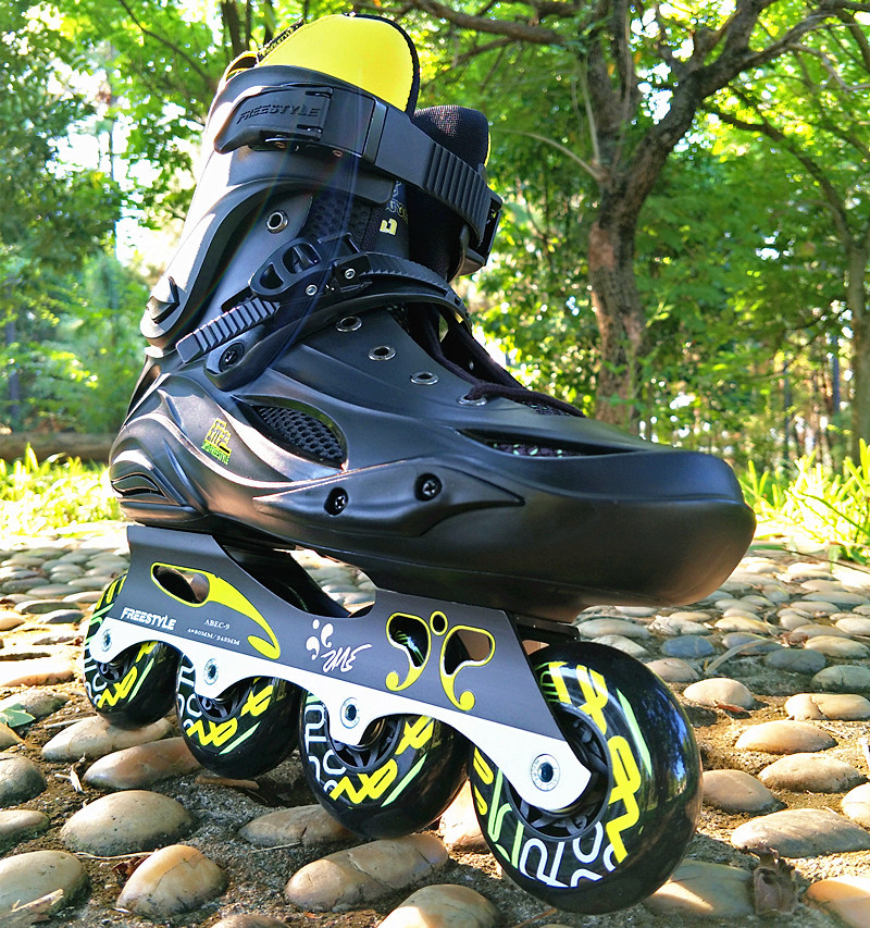 大学生纳新成人鞋男女溜冰鞋直排轮旱冰鞋花式平花轮滑鞋陌上