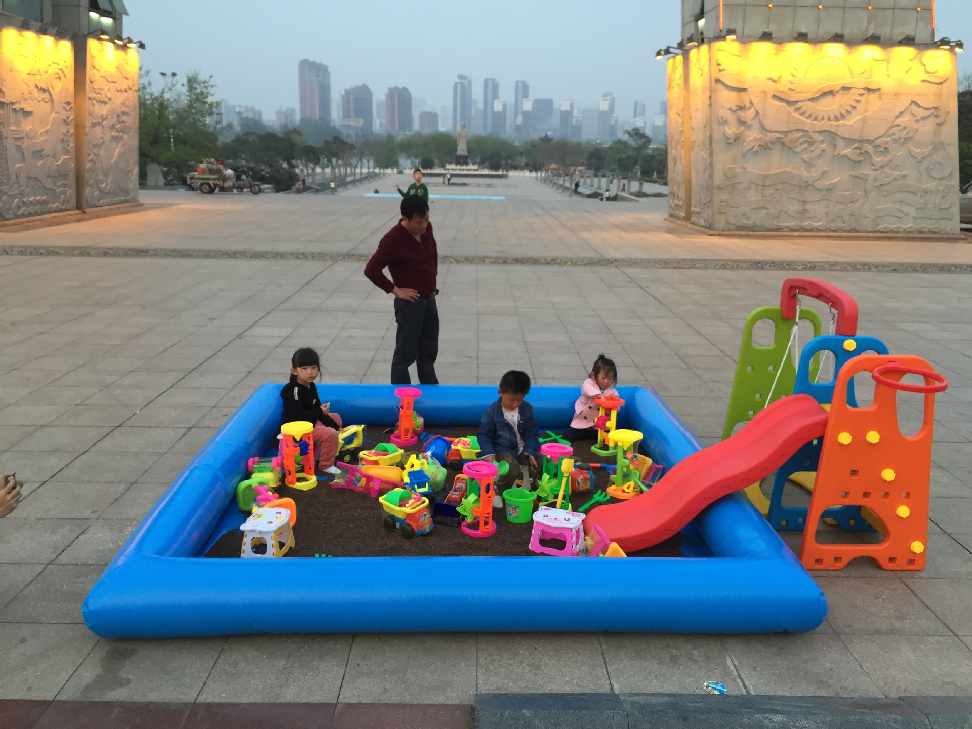 儿童充气玩沙玩具沙池沙滩池套装组合摆摊公园广场彩石决明子生意