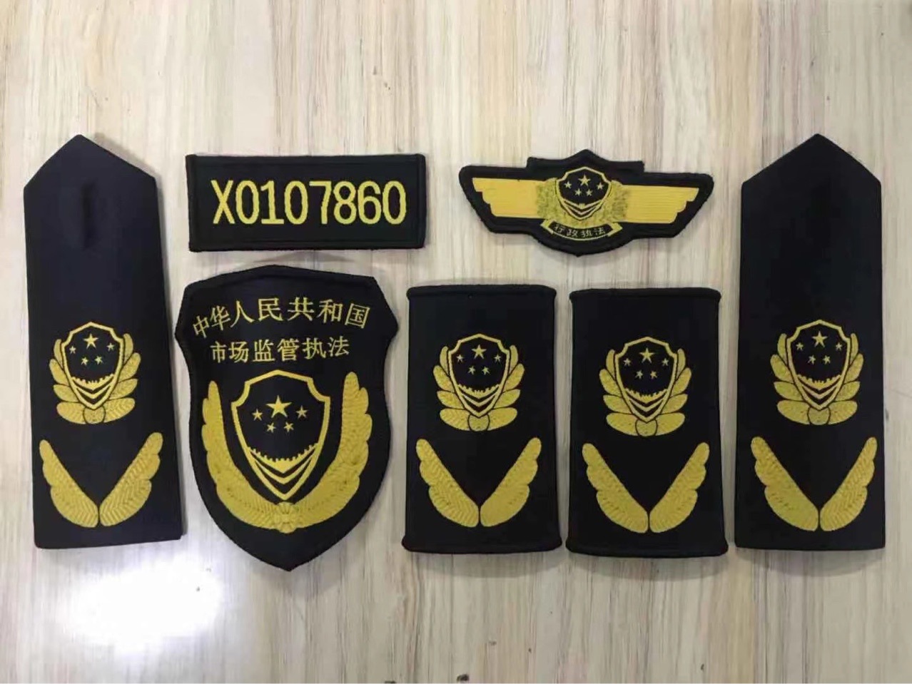 厂家供应 新综合行政执法服装标志 肩章臂章编号胸牌等 量大价优