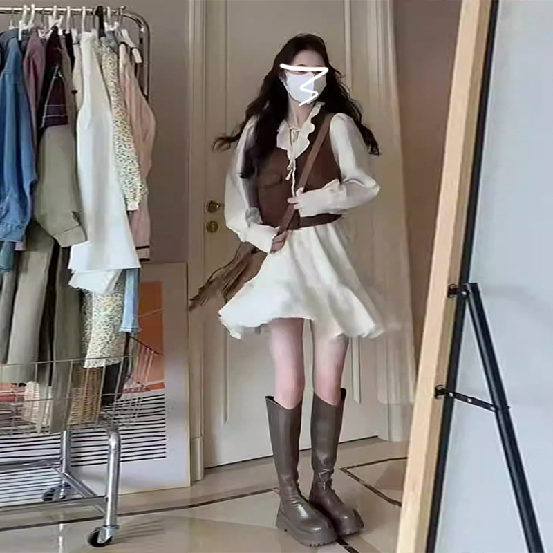 早春季2024年新款v领连衣裙子女春夏装搭配一整套穿搭马甲两件套