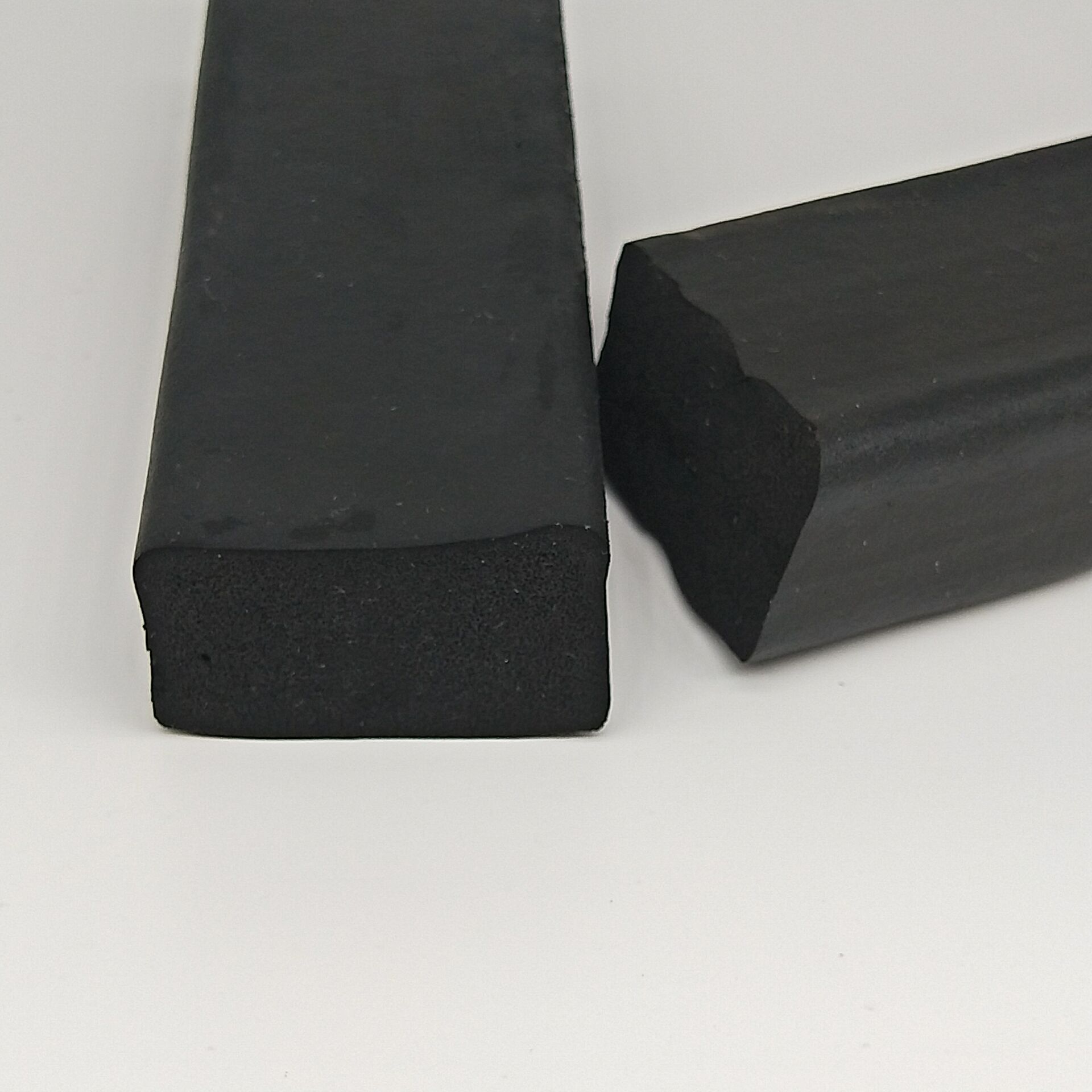 6万米epdm三元乙丙密封条 自粘式配电箱机柜海绵胶条 橡胶发泡胶