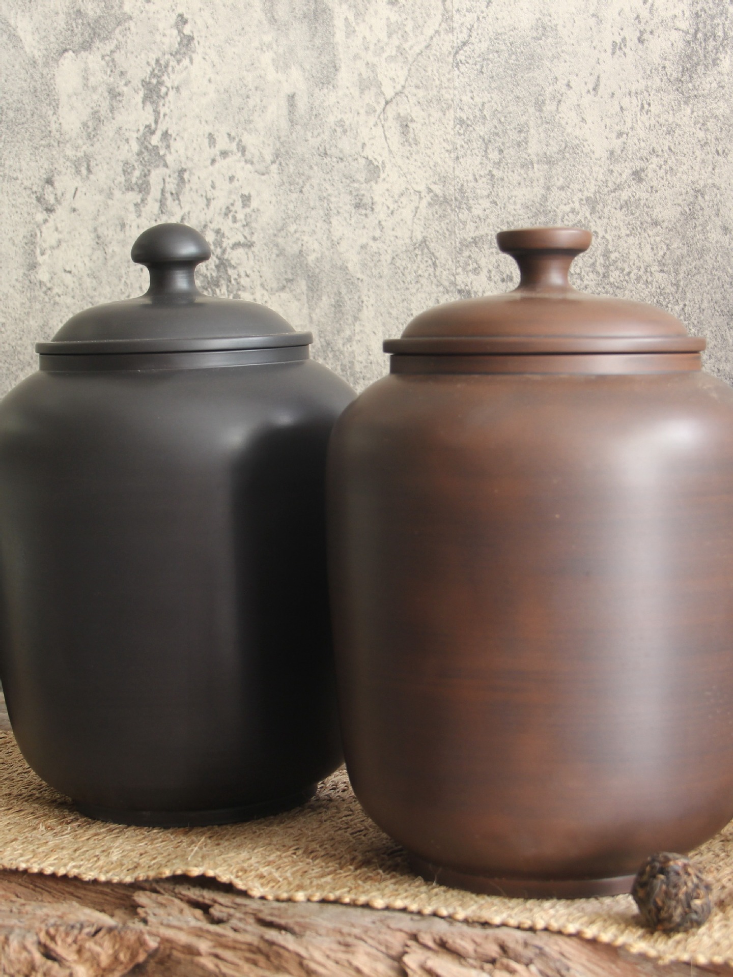 云南建水紫陶茶叶罐 大号密封防潮素雅散茶缸 全手工拉坯醒茶罐