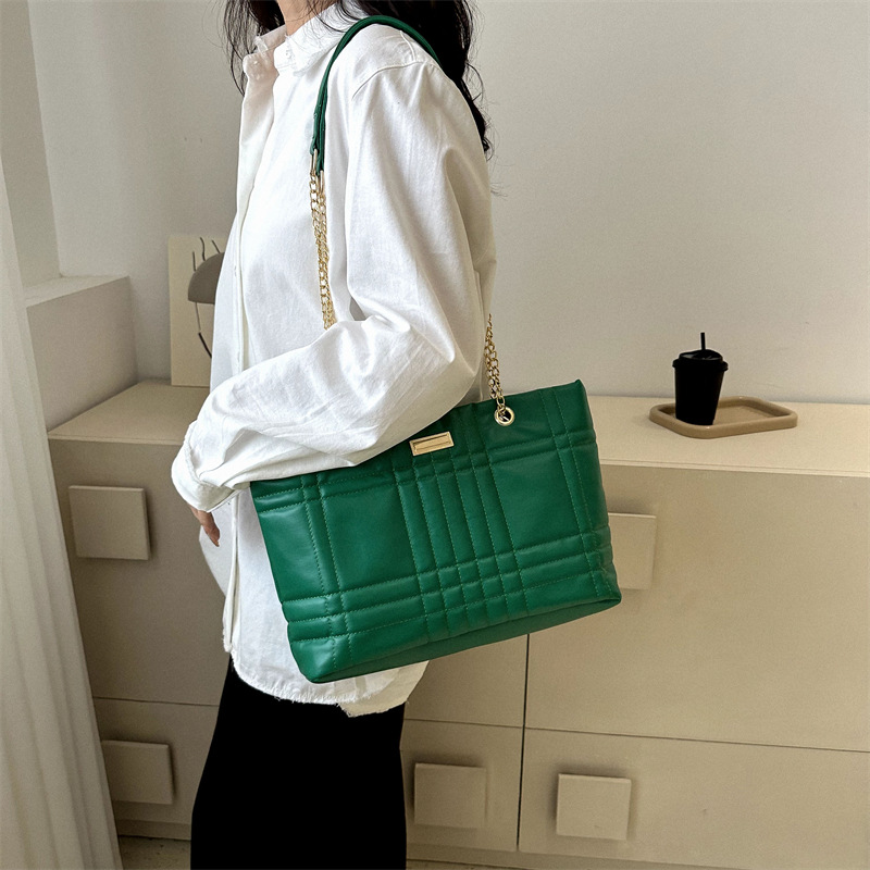 Simple Large Capacity Tote Bag Female 2023 Spring Fashion Plaid Underarm Bag Leisure Chain Shoulder Messenger Bag