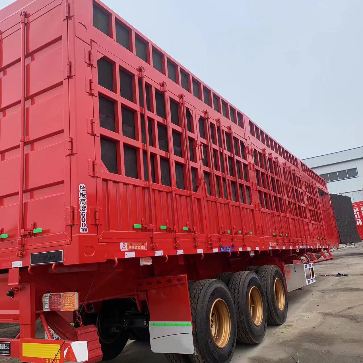 13米仓栅式侧翻自卸花篮半挂车 高栏花篮半挂车运输车 高低式全平