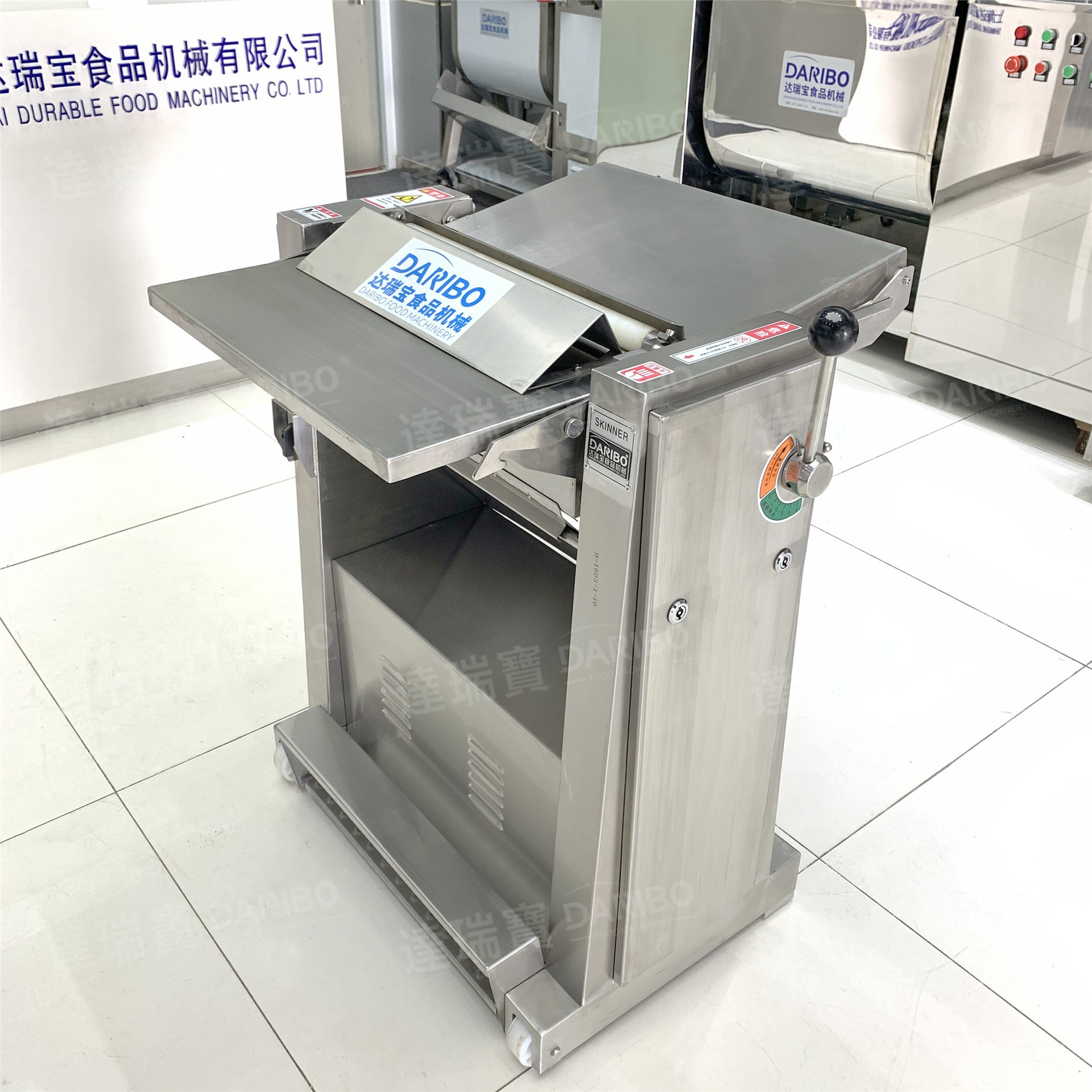 l猪皮刮油机刮油脂设备 猪肉皮除油机 搭配猪肉去皮机猪皮切条机