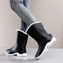 新款日系雨鞋女中筒防滑厚底时尚简约软底胶鞋舒适外穿防水雨靴
