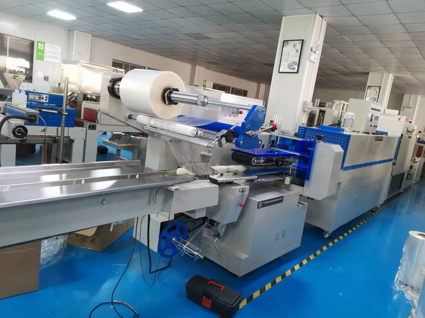 全自动枕式热收缩包装机多功能收缩膜热收缩机洗发水热收缩包装机