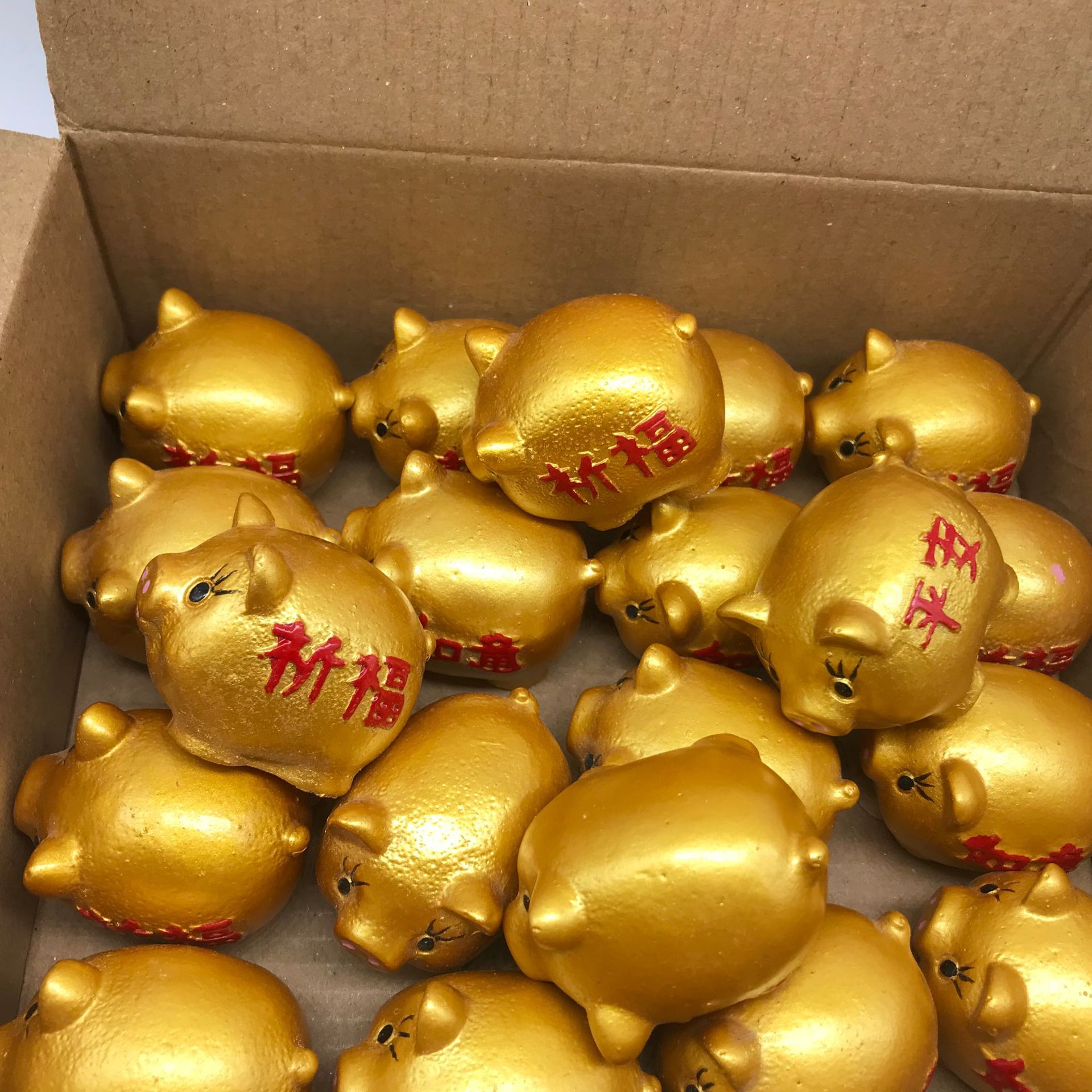 创意猪宝宝树脂如意祈福平安淡定小金猪电视柜摆件创意车载摆件