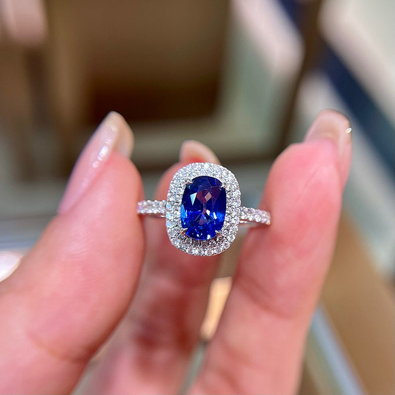 18k金镶蓝宝石戒指 1.