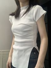 白色正肩短袖t恤女夏季设计感小众褶皱开叉打底衫纯欲风针织上衣
