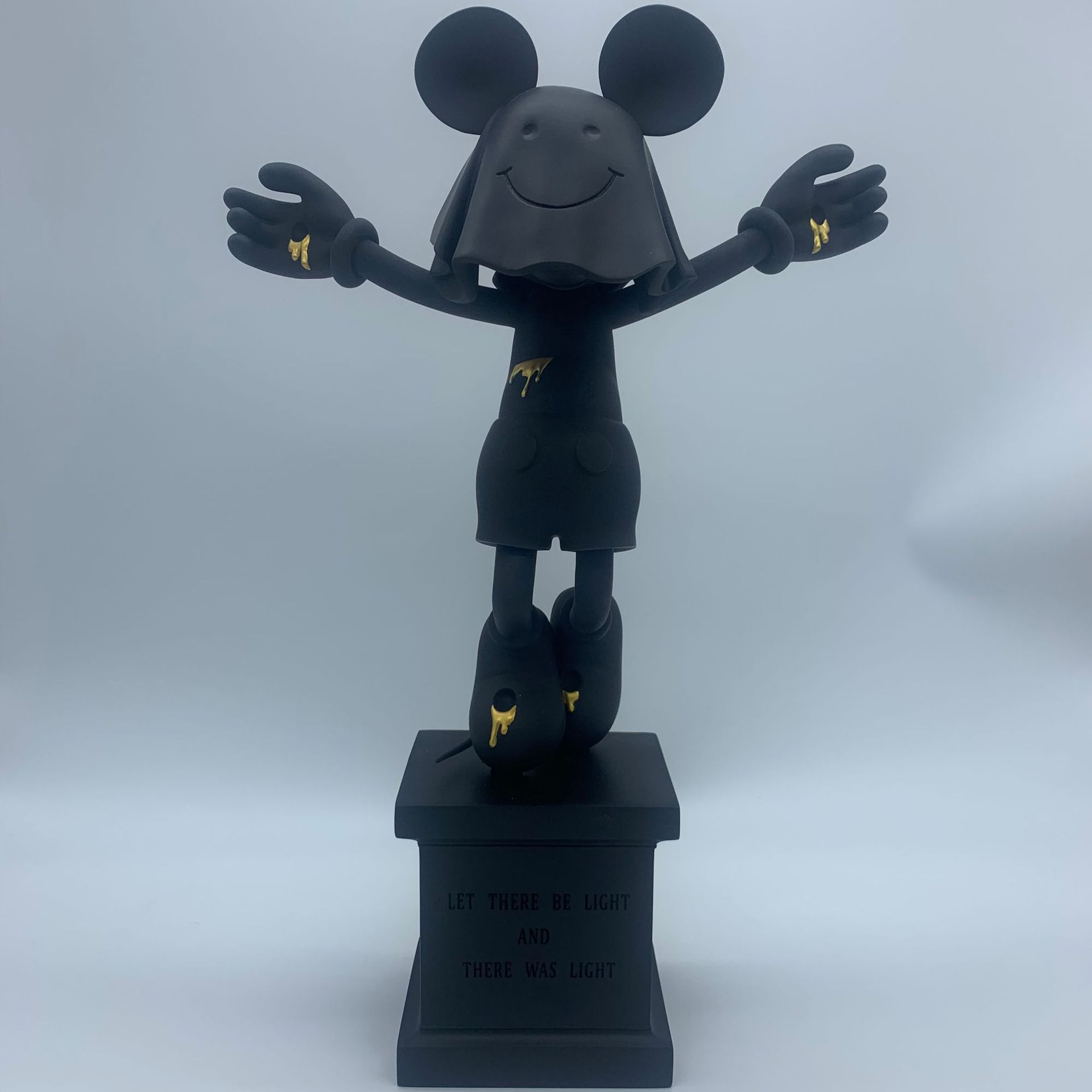 潮牌mandkaws耶稣十字蒙面米奇摆件潮玩手办潮流公仔模型玩偶礼物