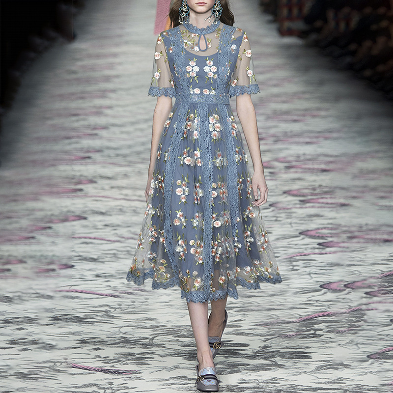 欧美走秀款纱裙2021年夏季新款圆领蕾丝刺绣拼接中长款飘逸连衣裙