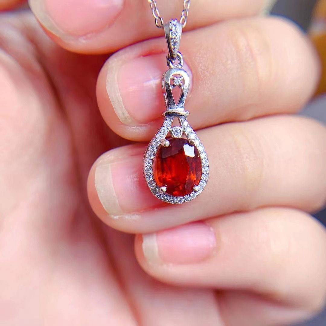 直播供货天然芬达石榴石吊坠订婚结婚气质锁骨链法式设计感项链女