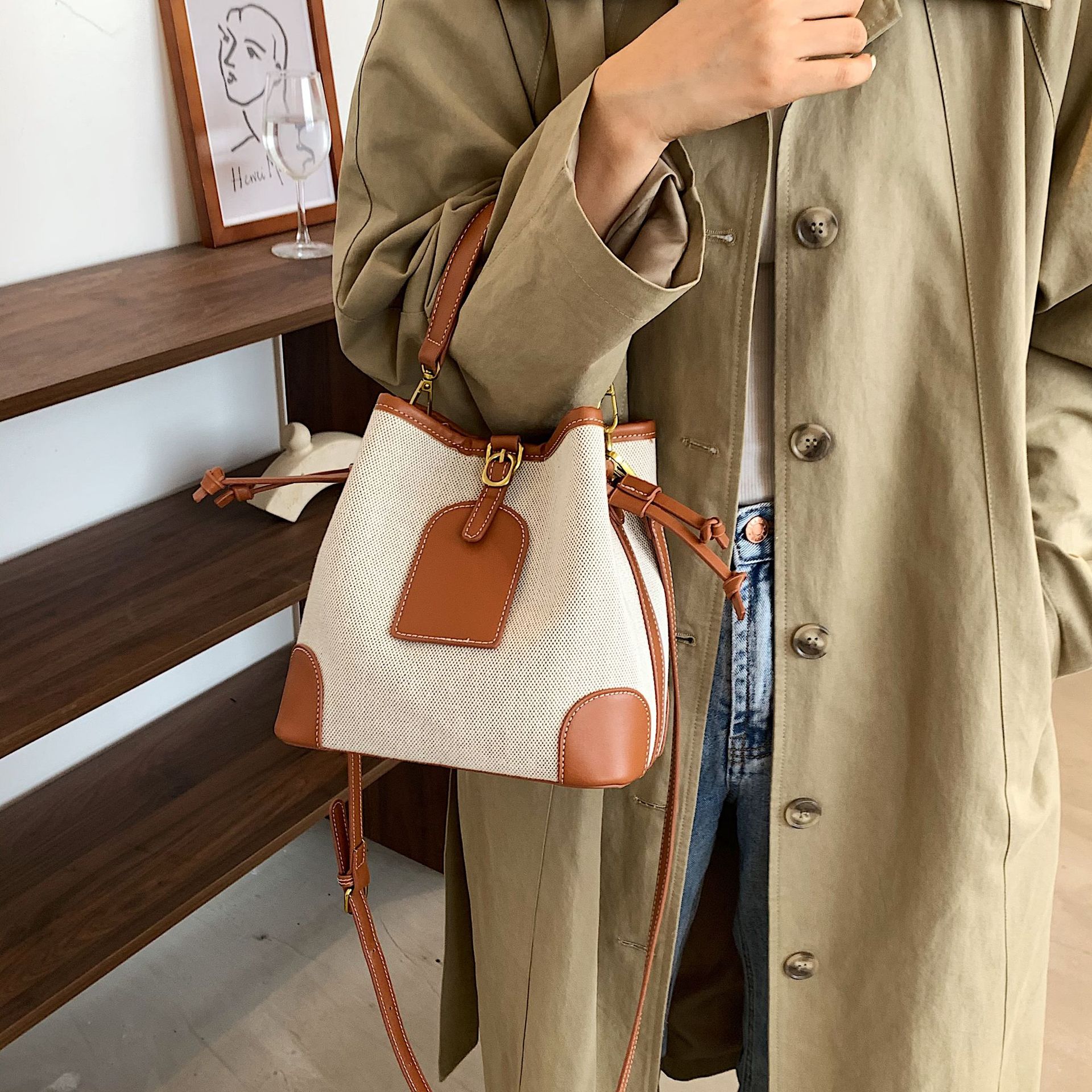 Women's Bag 2021 New Fashion European and American Fashion Contrast Color Shoulder Messenger Bag Design Sense Public Bucket Bag