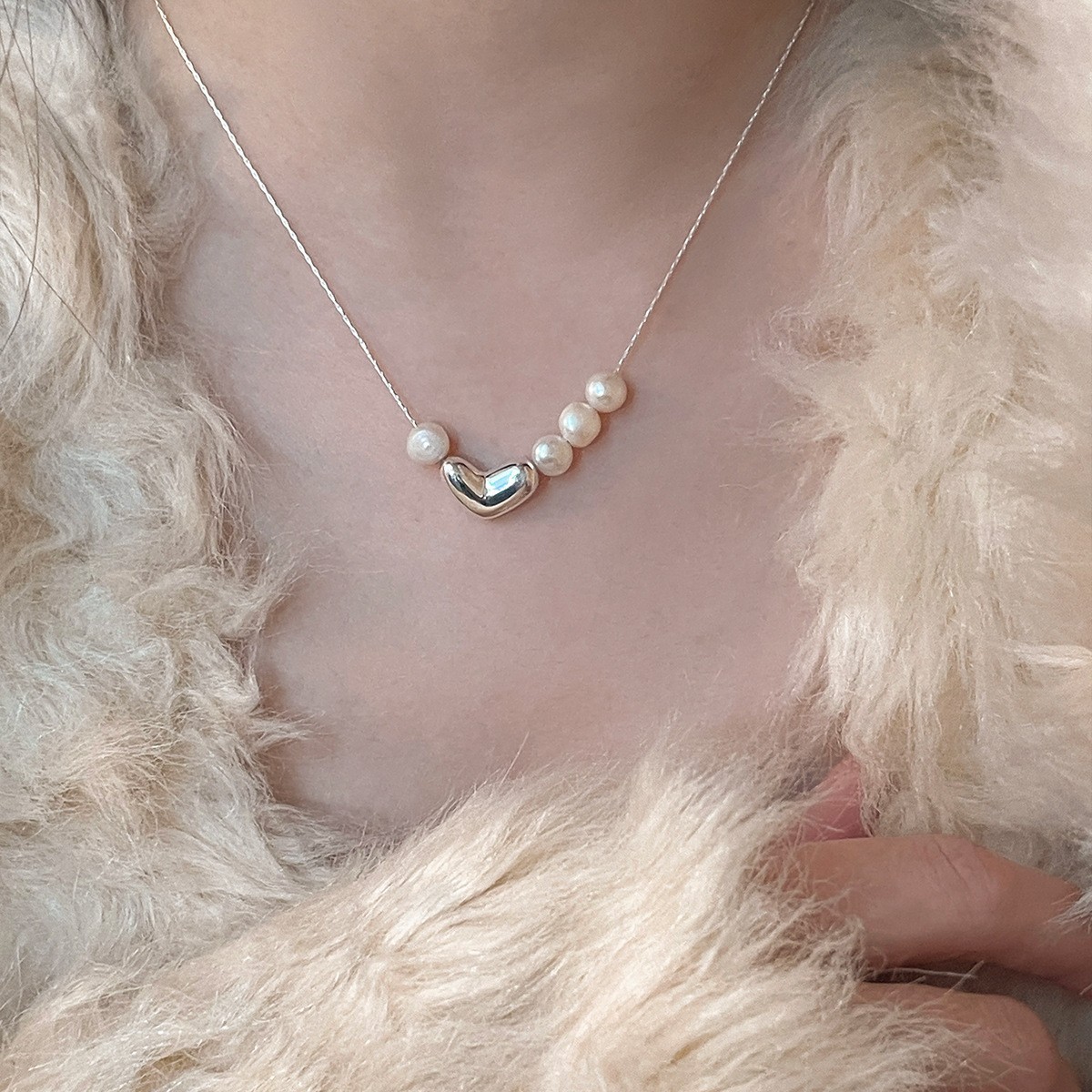 爱心扁豆仿珍珠项链女时尚轻奢叠戴百搭高级感锁骨链潮简约设计