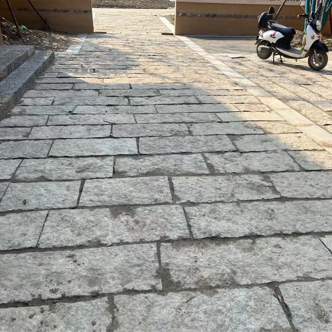 矿山厂家直供花岗岩石材老石板自然仿古面 古镇建设地铺造景石材