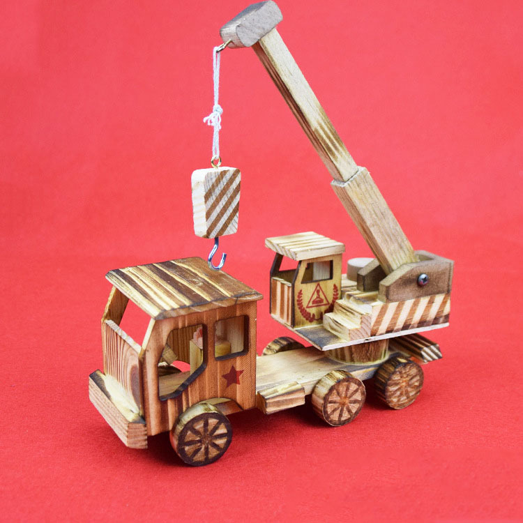 批发木制仿真吊车 工程车模型 起重机 木质旅游景区工艺品摆件