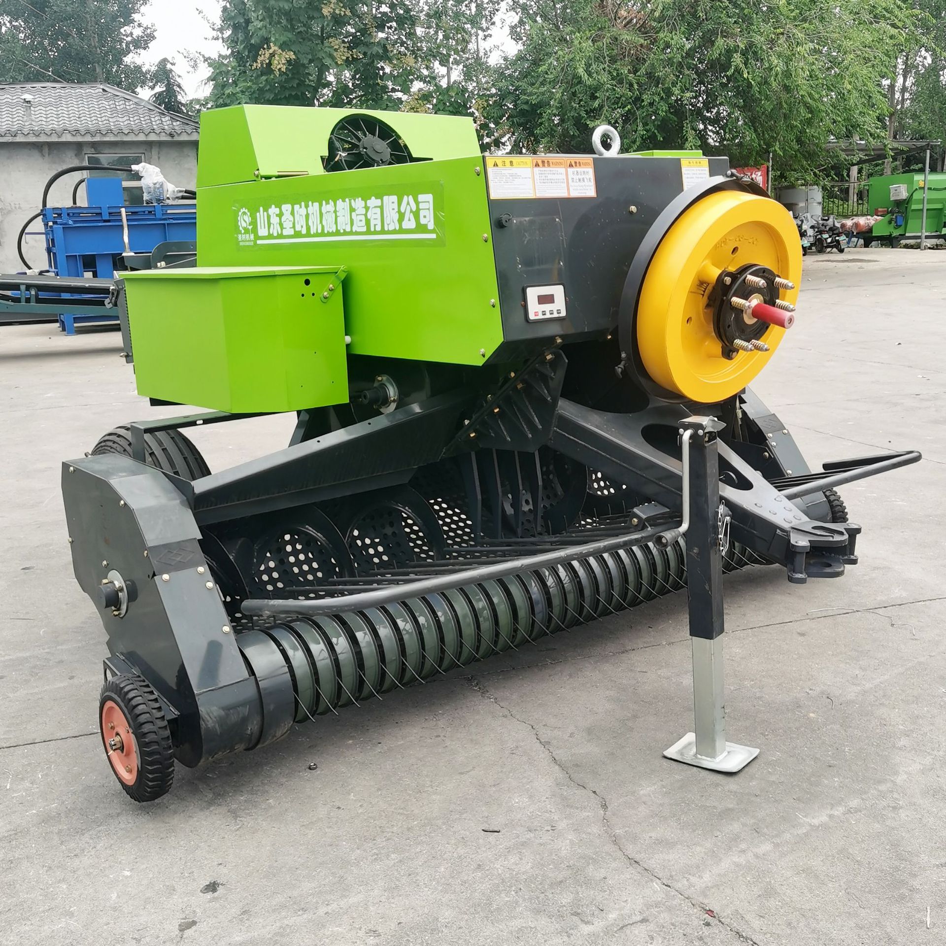 四轮车带的玉米秸秆打捆机 农用拾草机全自动圆捆稻草捡拾打捆机