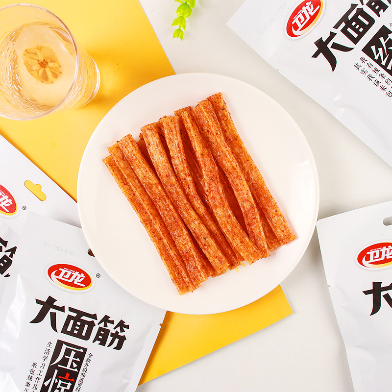卫龙辣条大面筋65g*30袋香辣味网红休闲小零食办公室解馋分享方便