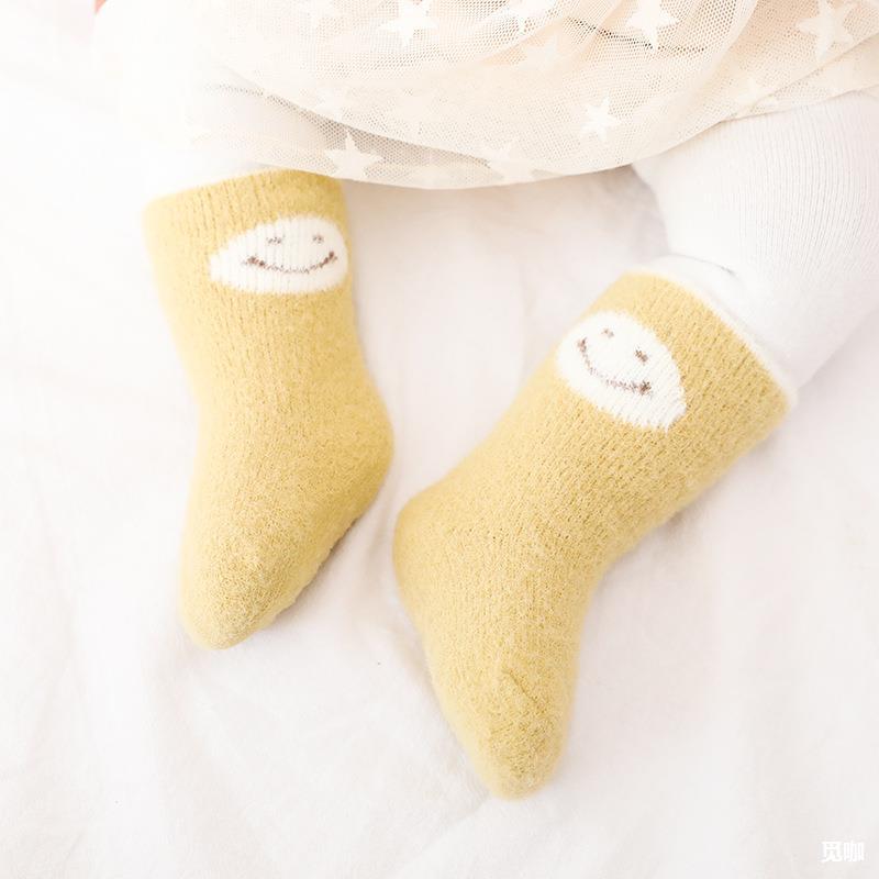 新款秋冬貂绒纱加厚婴儿袜子防滑点胶中筒宝宝地板袜新生儿袜子