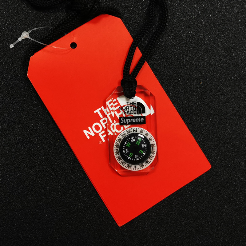 supreme指南针项链吊坠北面联名男女潮牌小饰品新说唱同款ins百搭