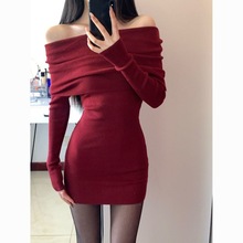 一字肩长袖连衣裙女秋冬新款复古气质红色修身显瘦包臀打底短裙子